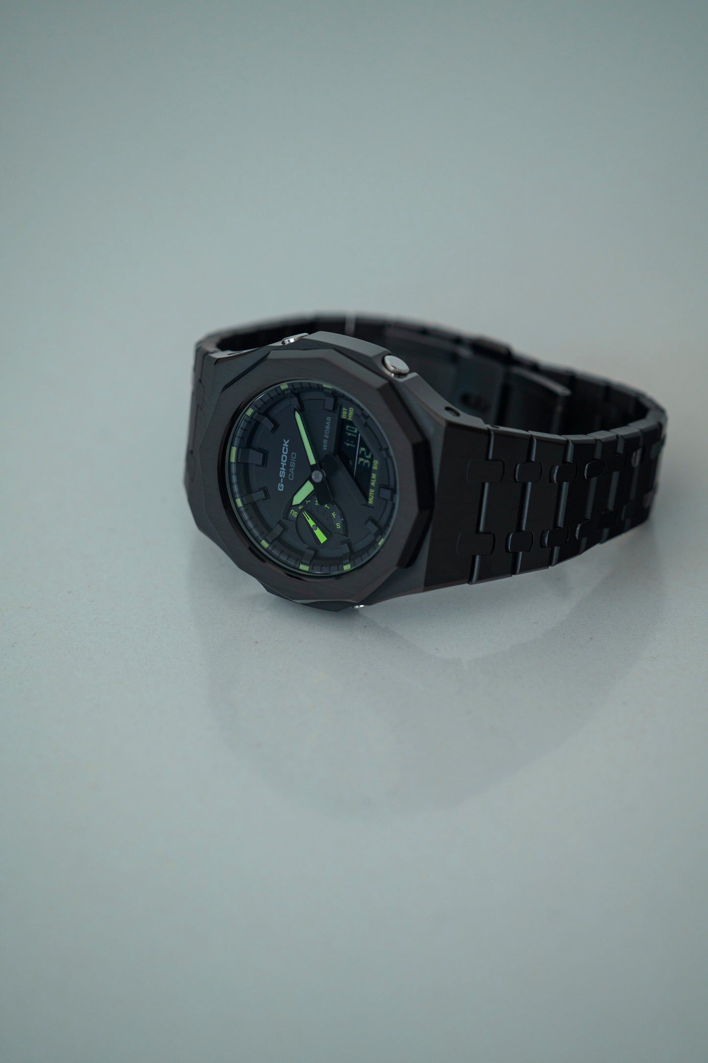 CLEAN OAK METAL - BLACK ON BLACK WITH GREEN