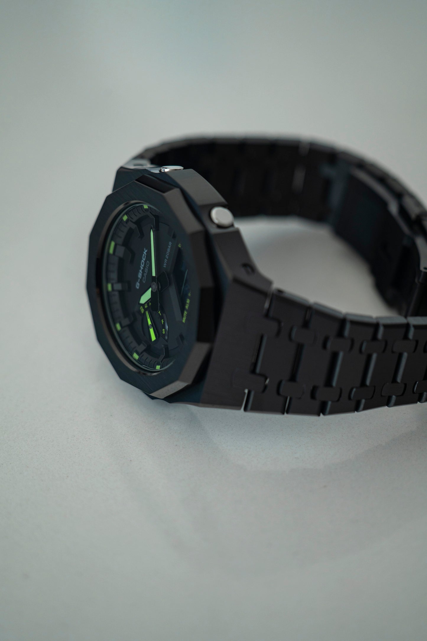 CLEAN OAK METAL - BLACK ON BLACK WITH GREEN