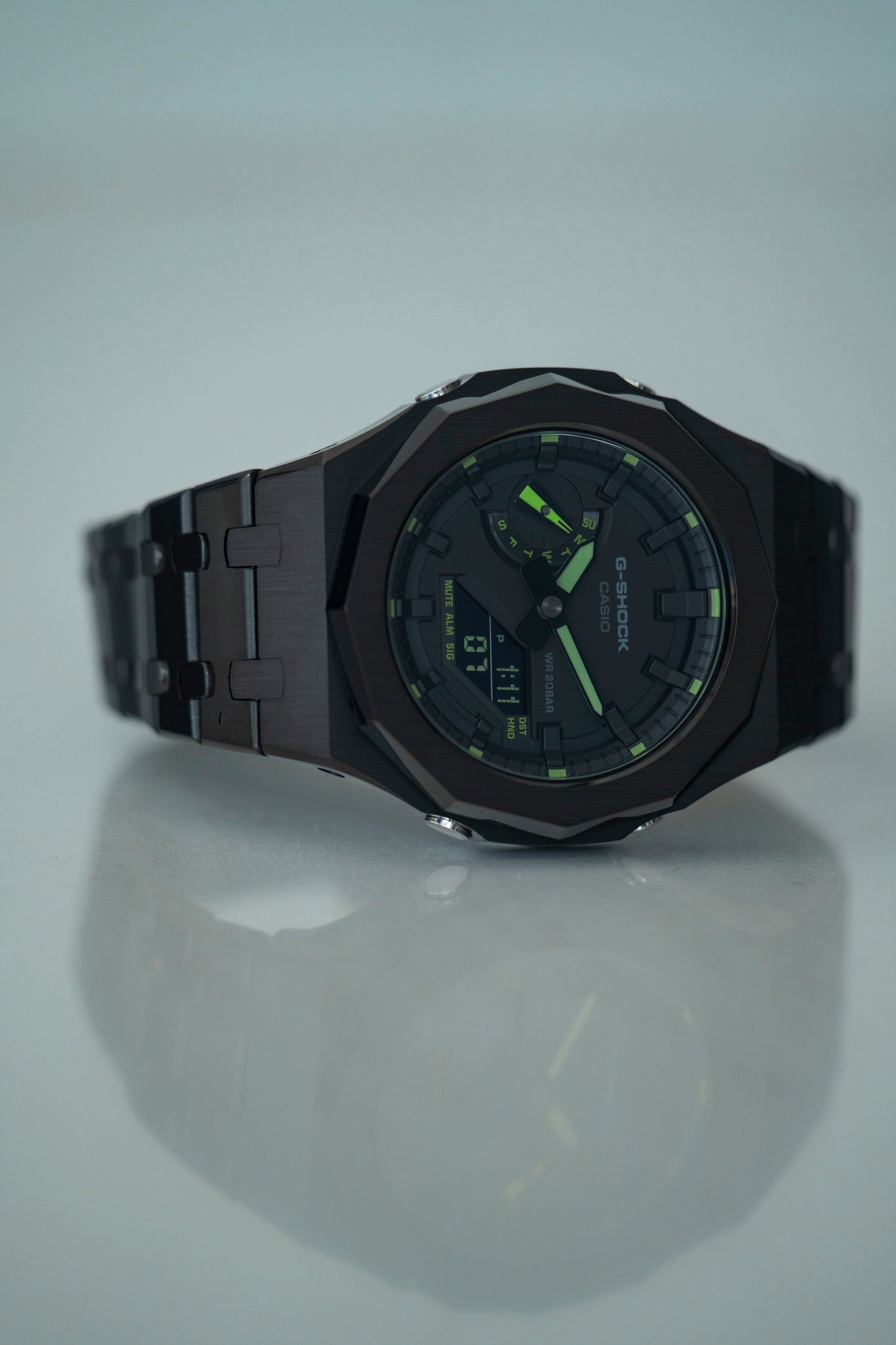 CLEAN OAK METAL - BLACK ON BLACK WITH GREEN